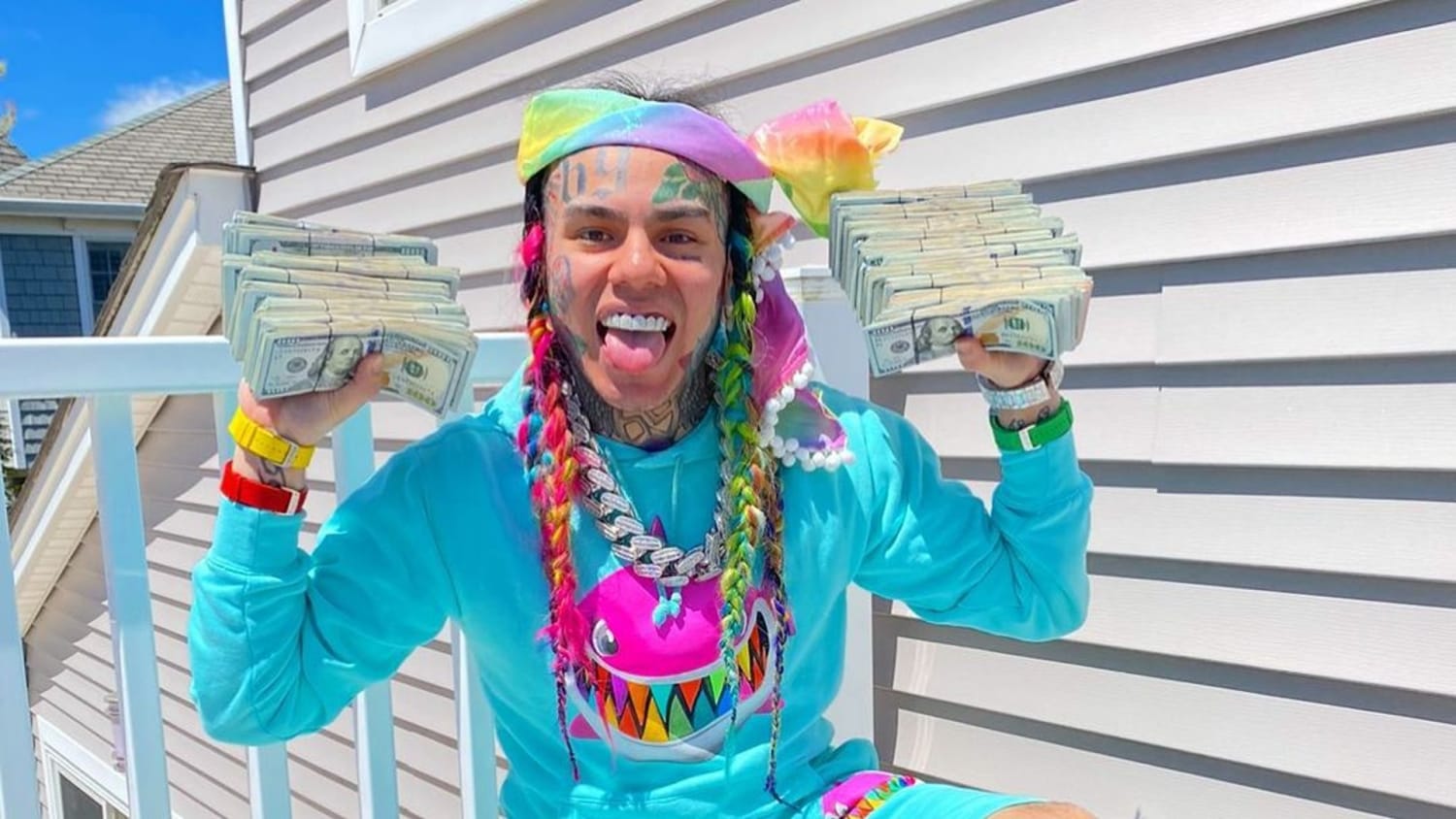 tekashi 6ix9ine dona miles de dolares a familias necesitadas las redes sociales exigen mas accion solidaria